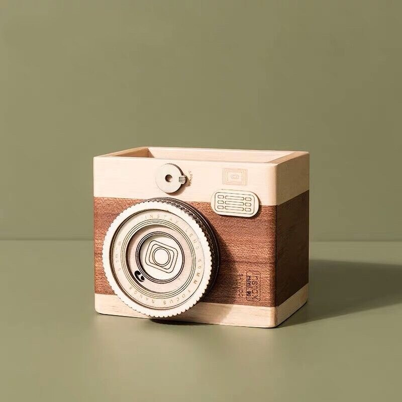 Porte plumes en bois