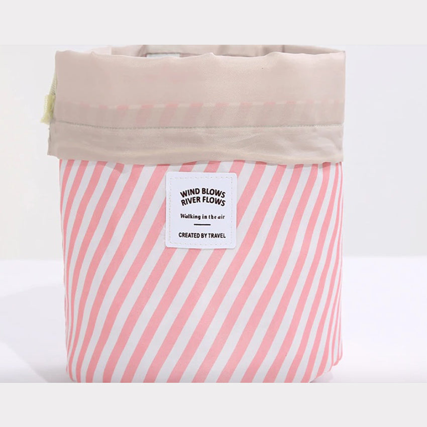 trousse de toilette hachurée